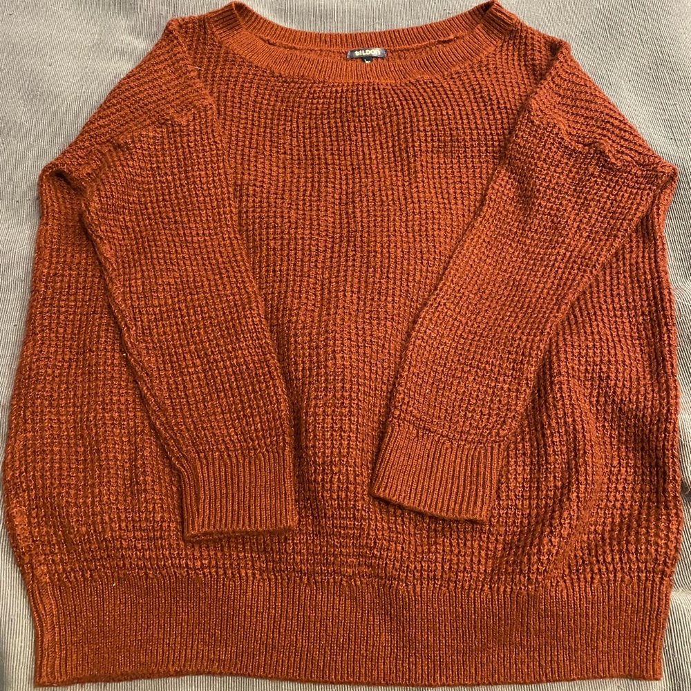 Tildon burgundy sweater.